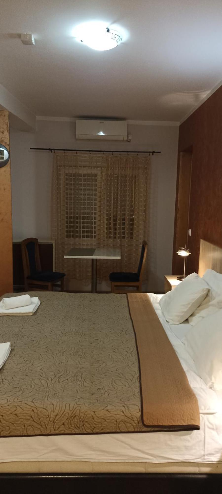 Athos Apartments Nis Phòng bức ảnh